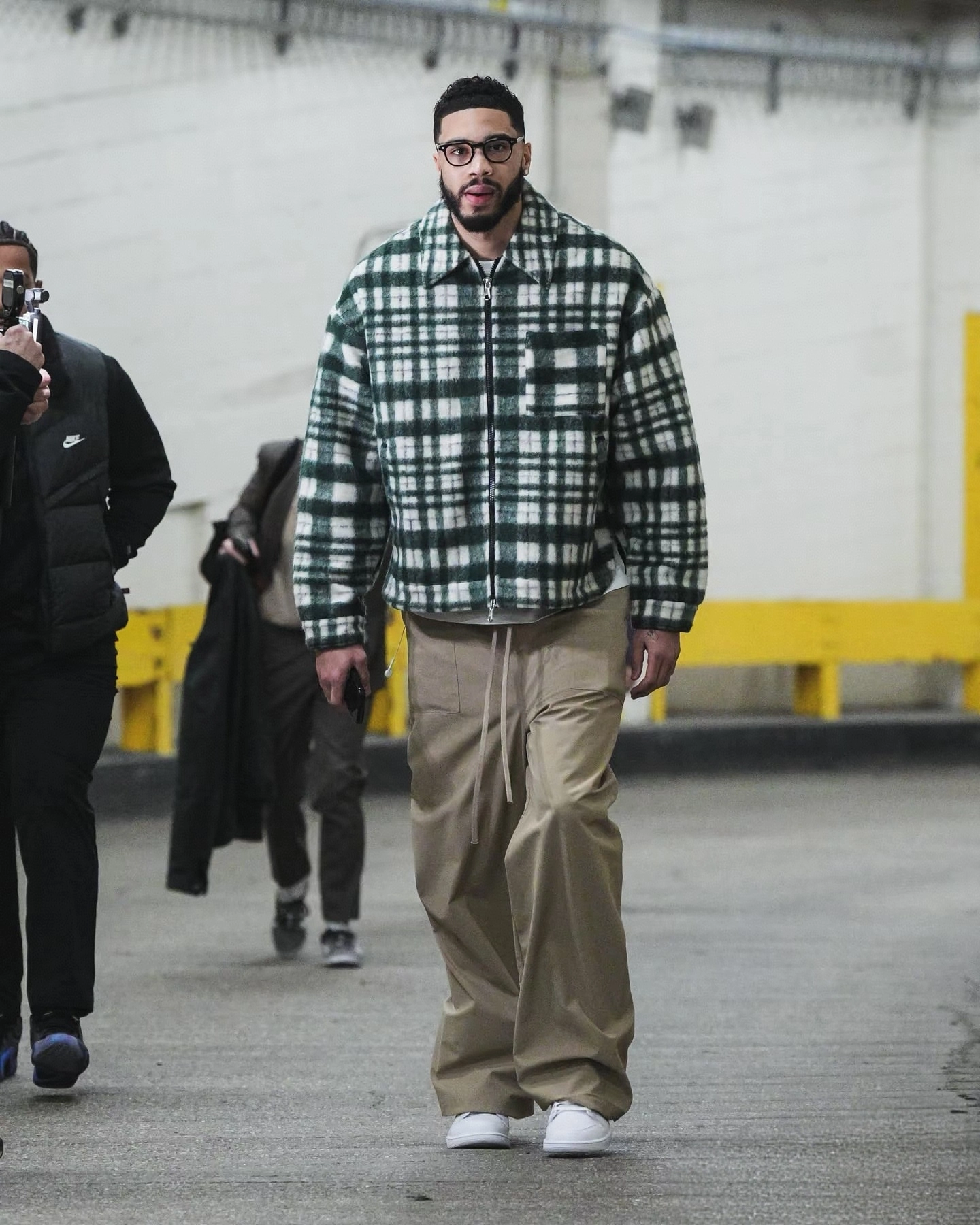 米兰平台-NBA球员谁最会穿搭？球场外时尚盘点