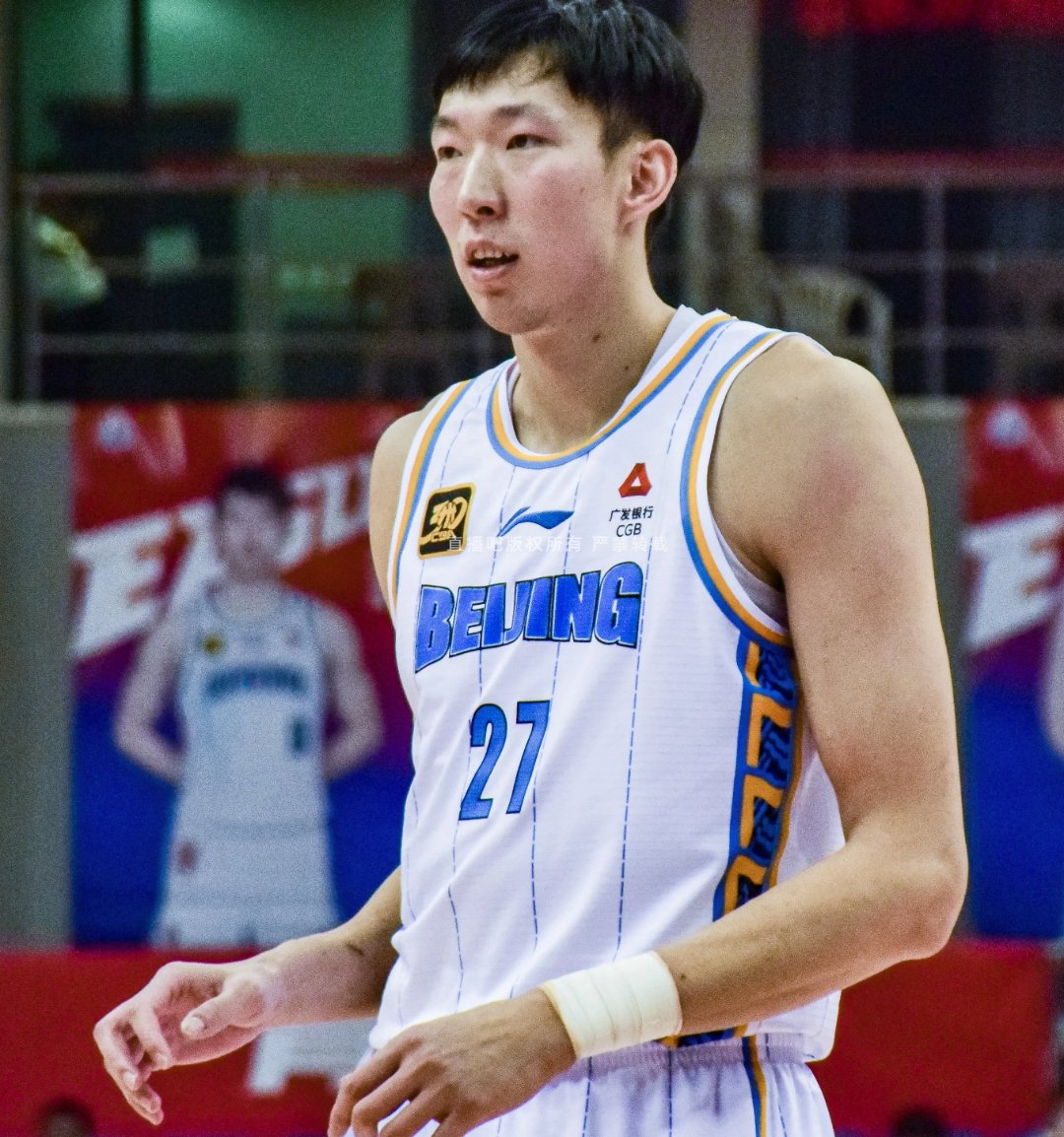 中国男篮奥运资格赛大胜，周琦统治内线