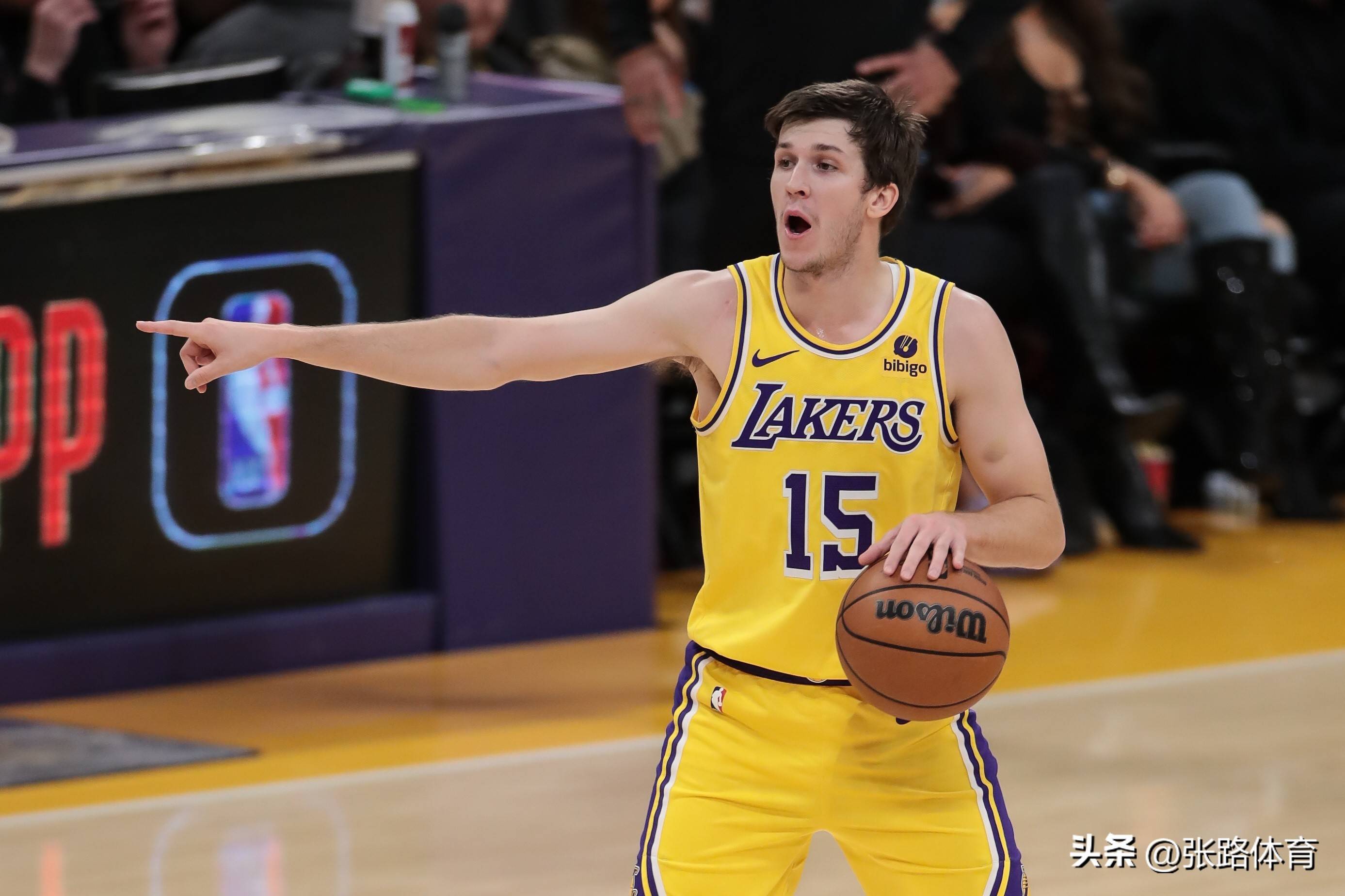 三分雨与快攻风暴：NBA战术演变史的简单介绍