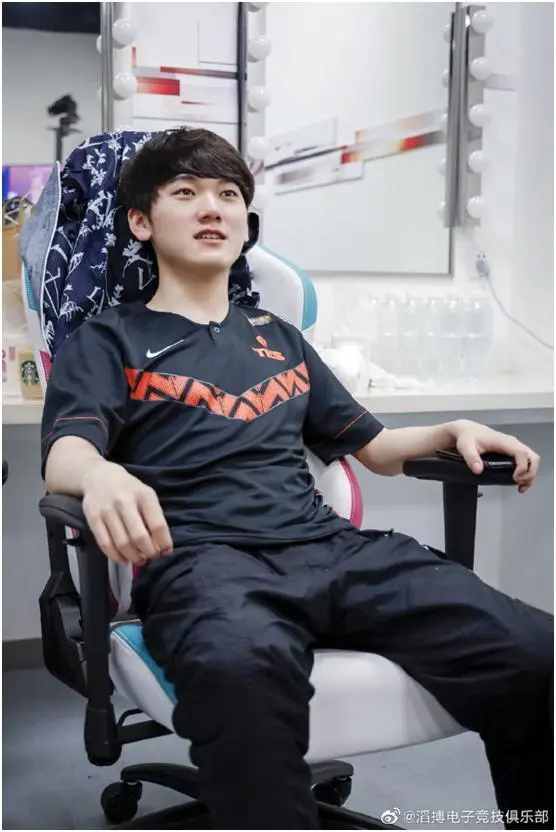 电竞选手退役困境：黄金年龄后的职业出路