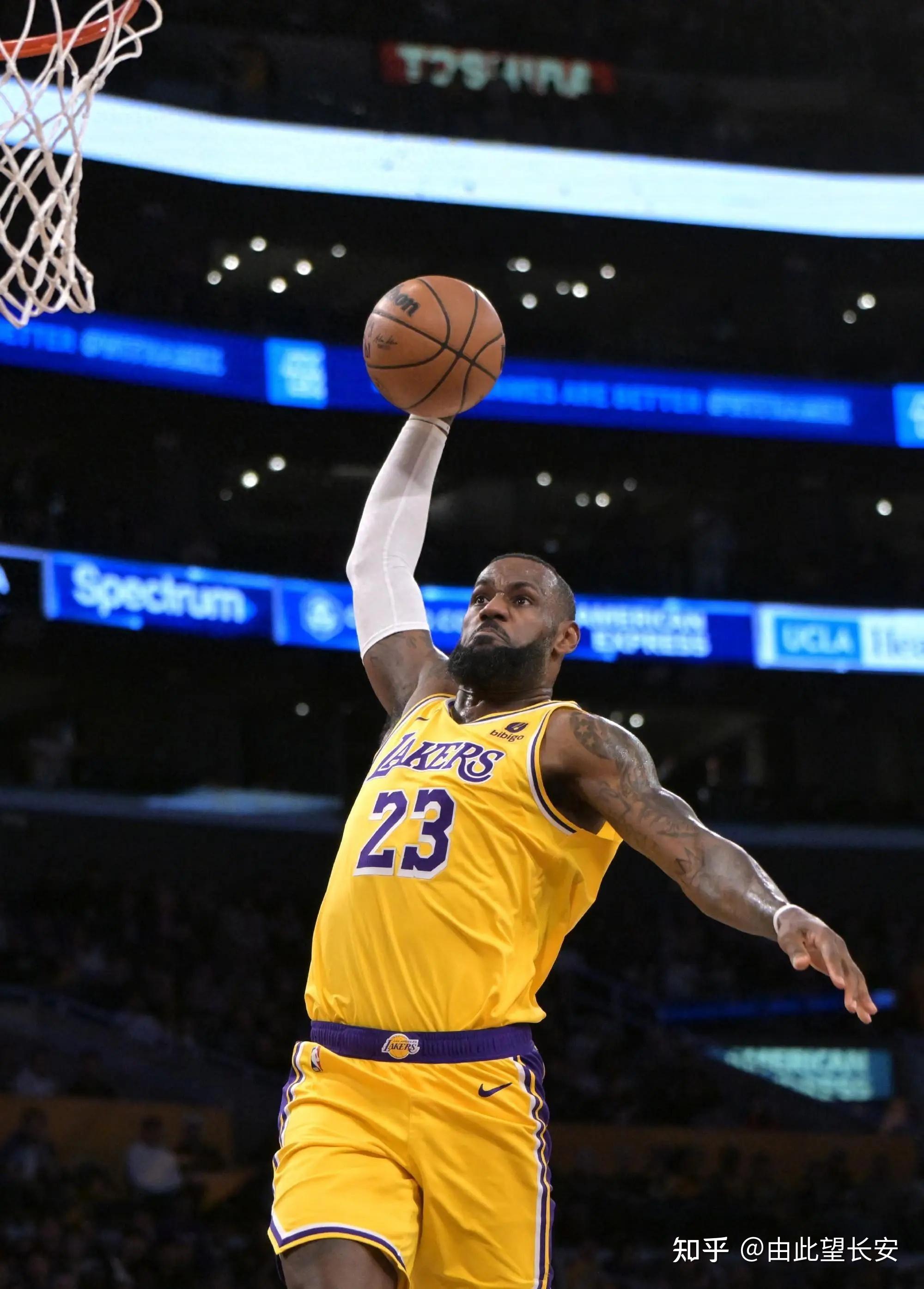 詹姆斯40岁仍砍30+，成NBA最年长30+球员