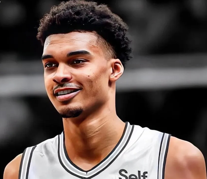 米兰网官网首页-文班亚马法语采访引争议，马刺紧急公关